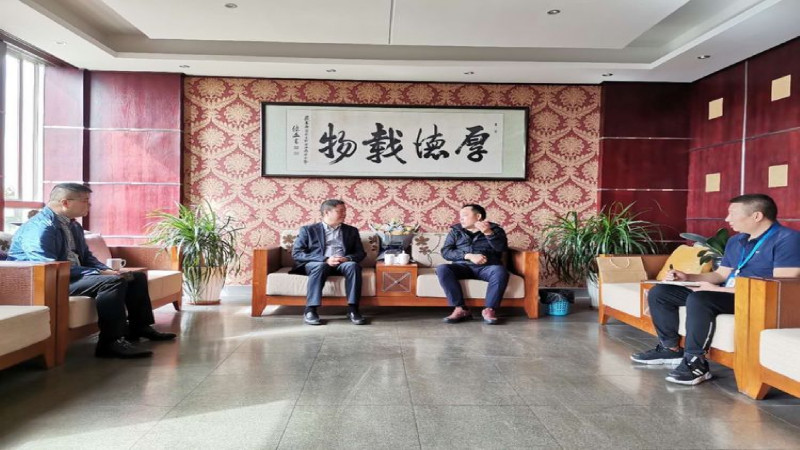 市委常委、宣传部长范晓东走访慰问恒峰g22电气集团董事长林中华